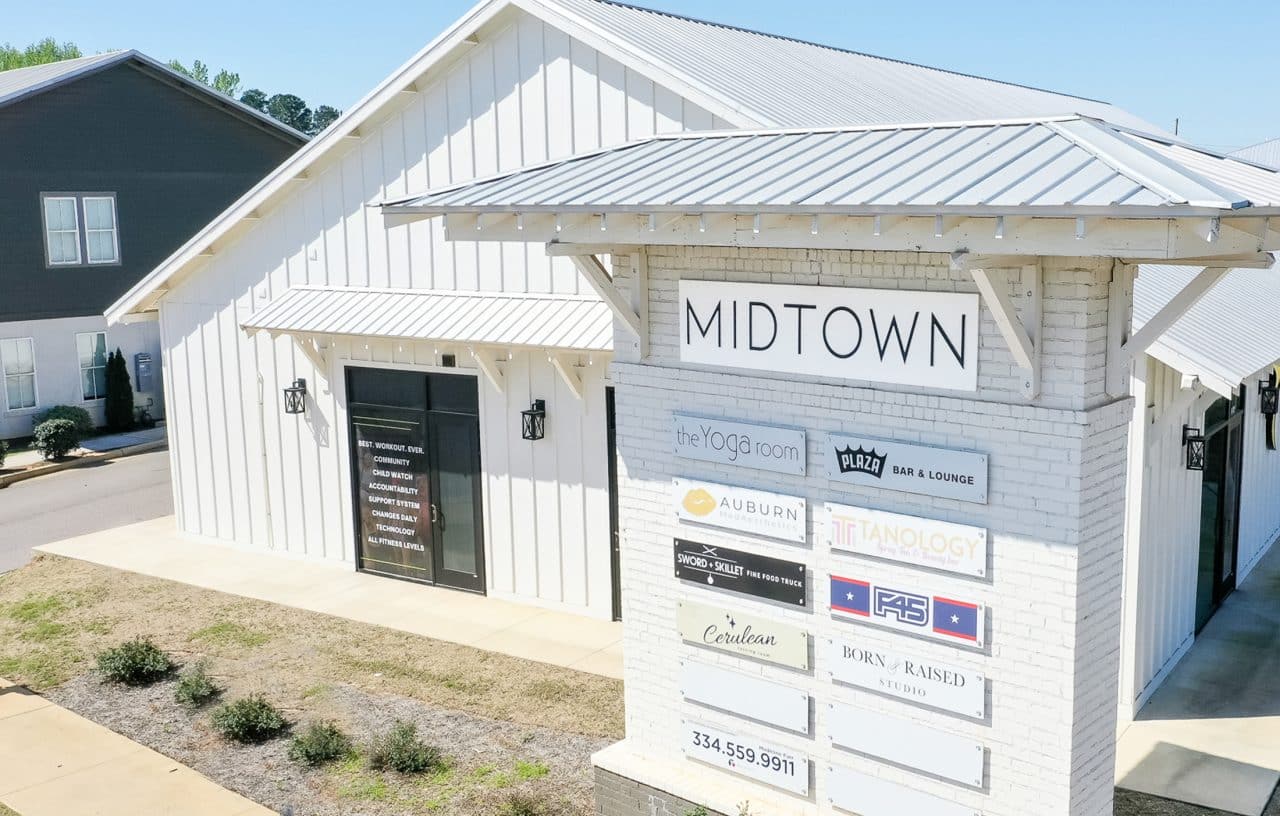 midtown auburn apartments near auburn university exterior sign